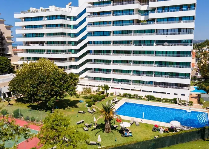 Apartament Divine Marina W/ Pool & Garden By Lovelystay