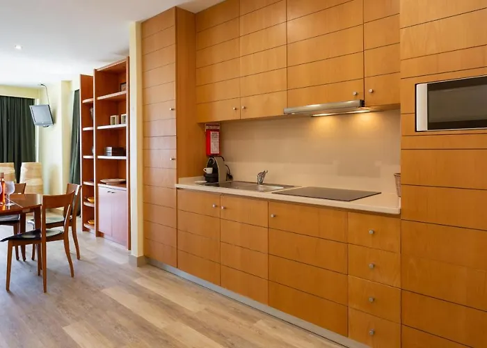 Apartament Divine Marina W/ Pool & Garden By Lovelystay
